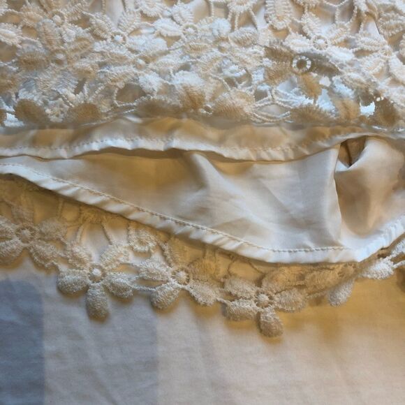 Hollister Lace Shorts Cream lined Size 5 back zipper - Picture 6 of 8